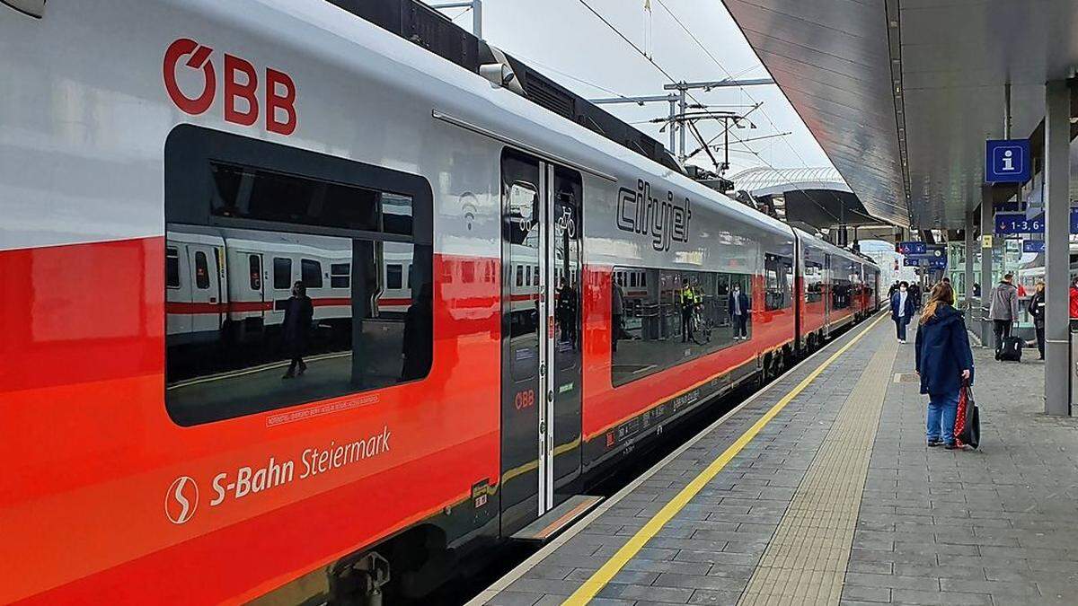 Am Montag gibt es keinen Zugverkehr für Pendler in der Steiermark. Schon heute fallen die überregionalen Nachtfernreisezüge aus