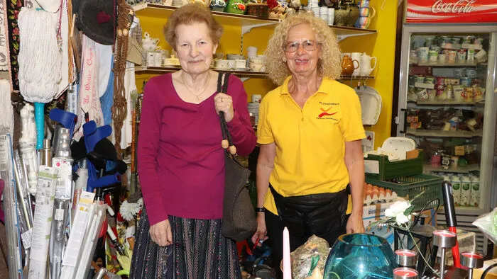Am Foto die Besitzerin des ehemaligen Kaufhauses Rieder Adelgunde "Alda" Rieder und Brigitte Bock.