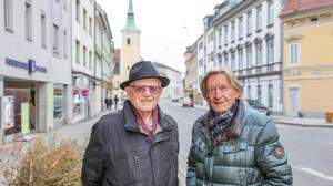 Zeitzeugen Hellmut Schandl und Walter Rubenthaler (rechts) blicken in die Straße ihrer Kindheit