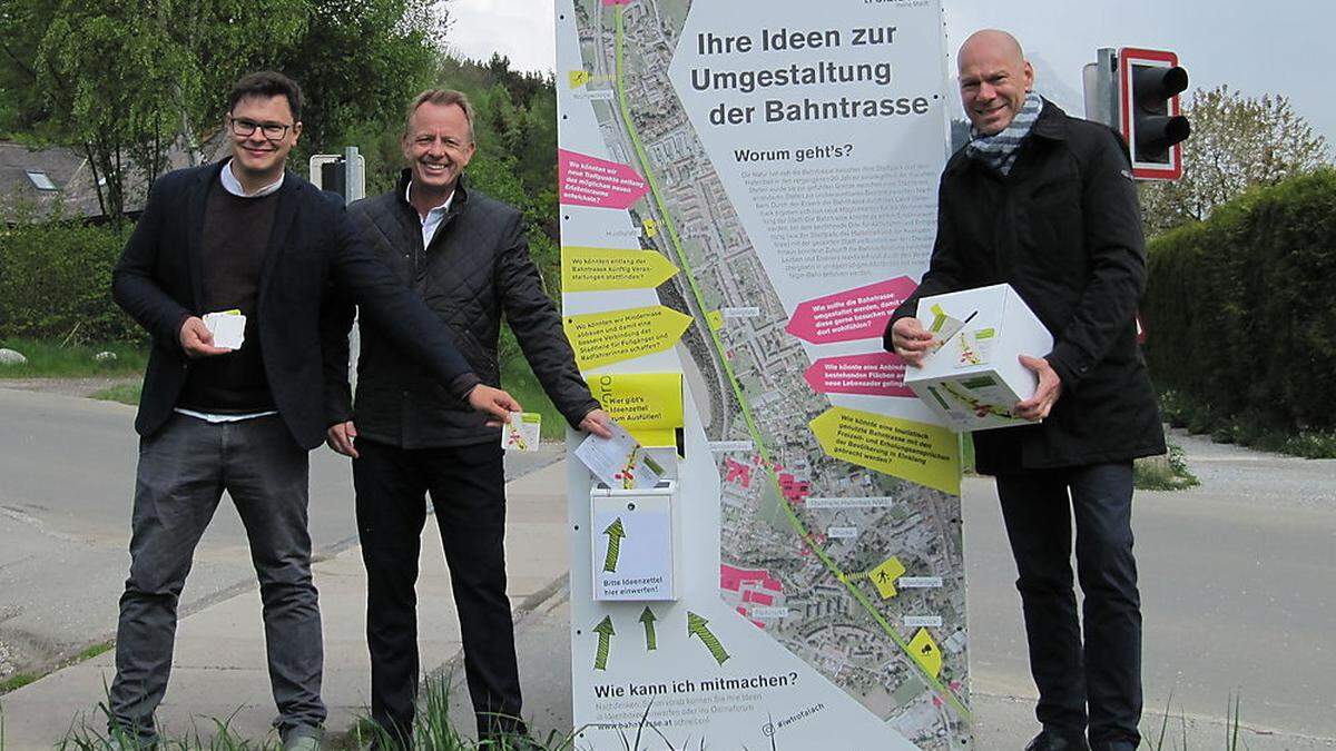 Stefan Spindler, Bürgermeister Mario Abl und Stadtamtsdirektor Uwe Kroneis (v.l.) präsentierten eine Ideenbox