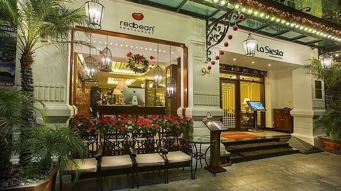 Hanoi La Siesta Hotel & Spa. Im beliebten Stadtteil Hoan Kiem der vietnamesischen Hauptstadt liegt das Hanoi La Siesta Hotel. Es liegt keine zwei Kilometer von Zentrum entfernt.