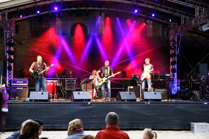Und ein Hauch von Woodstock wehte am Freitag und Samstag über der Herzogburg.