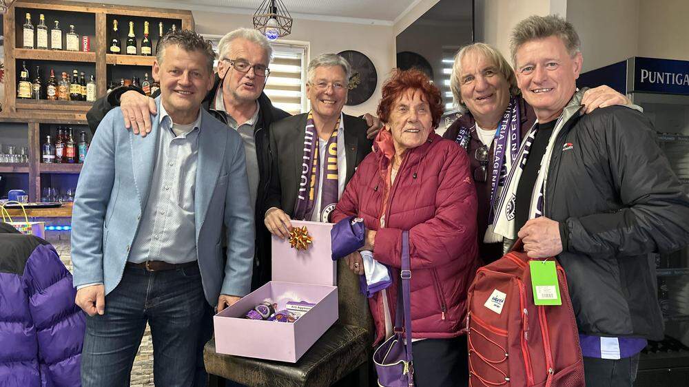 Anna Krainz wurde zu ihrem 80. Geburtstag in Klagenfurt mit einer Überraschungsfeier bedacht