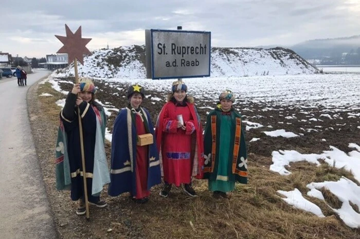 Bastian Strasser, Benedikt und Lorenz Wiedner, Jannik Raser waren die Sternsinger in St. Ruprecht an der Raab.