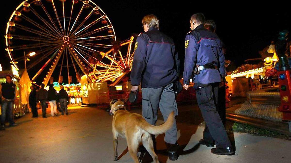 Die Polizei ist regelmäßig – vor allem auch Abends – am Wiesenmarktgelände unterwegs (Archivbild)