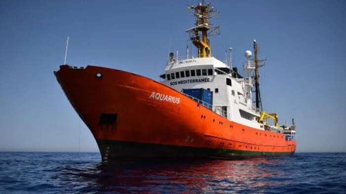 Viele Schiffe patrouillieren im Mittelmeer um Migranten zu retten