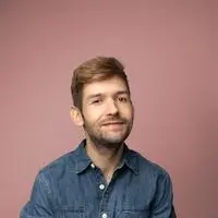 Michael Buchinger hat Social Media mit seinen mehr als 200.000 Followern erfolgreich gemacht, doch trotzdem blickt er kritisch darauf.