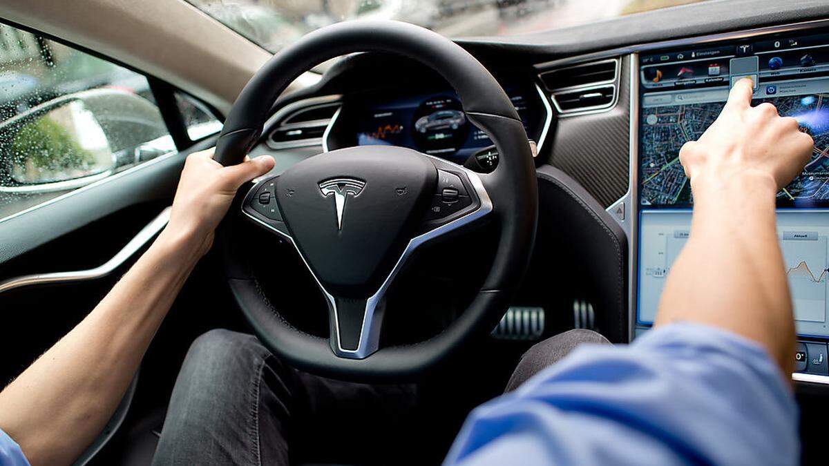 Alle vier Modelle von Tesla sind betroffen - in Summe 830.000 Fahrzeuge