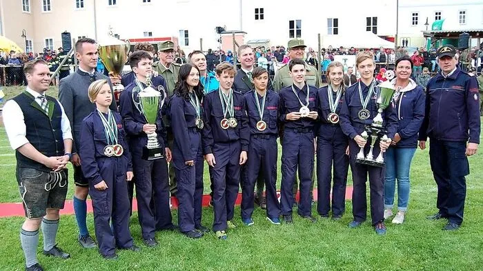 Die Gewinner des Feuerwehrjugend-Leistungsabzeichens in Bronze und Silber, sowie Tagessieger: Labuch 1