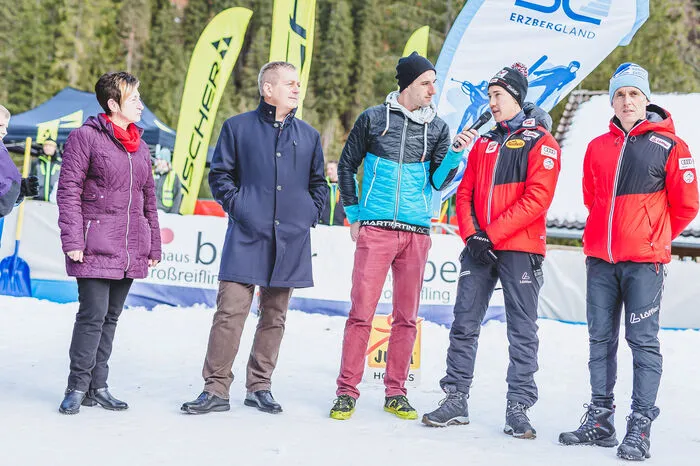 Das Schulsportevent für die 3. und 4. Klassen von Volksschulen und 1. und 2. Schulstufe von Sekundarschulen wurde in Kooperation mit dem ÖSV, Fischer Sports, dem NAZ Eisenerz, ASVÖ, ESAM, der Sportunion, weges, School on Snow, den JUFA Hotels und der MS Ski Sport Eisenerz durchgeführt.