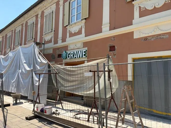 Erneut wird an der Fassade des Gaulhoferhauses gearbeitet