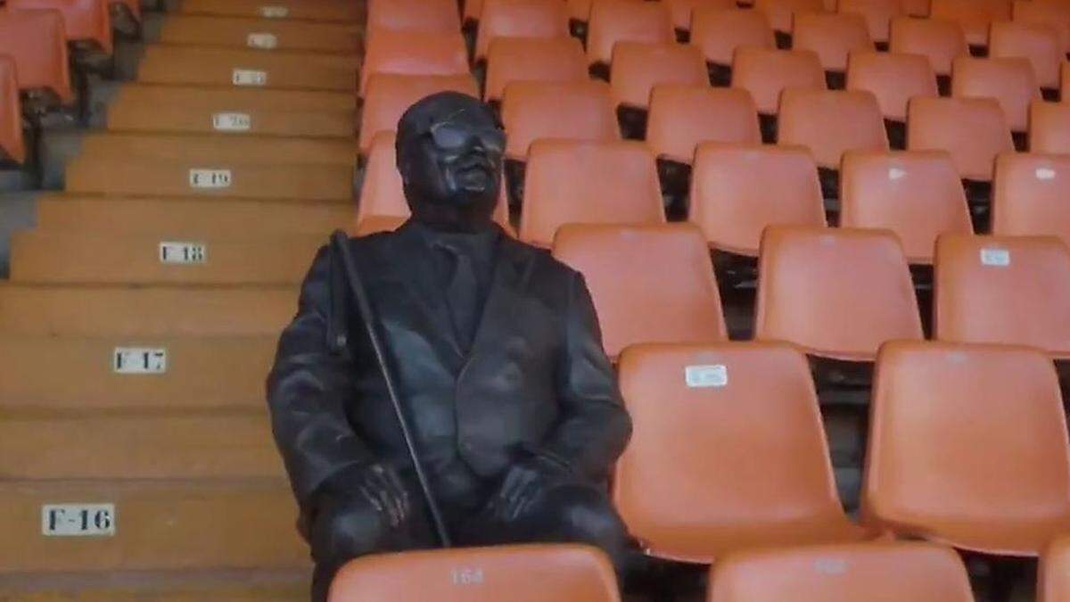 Die Statue von Vicente Navarro im Mestalla