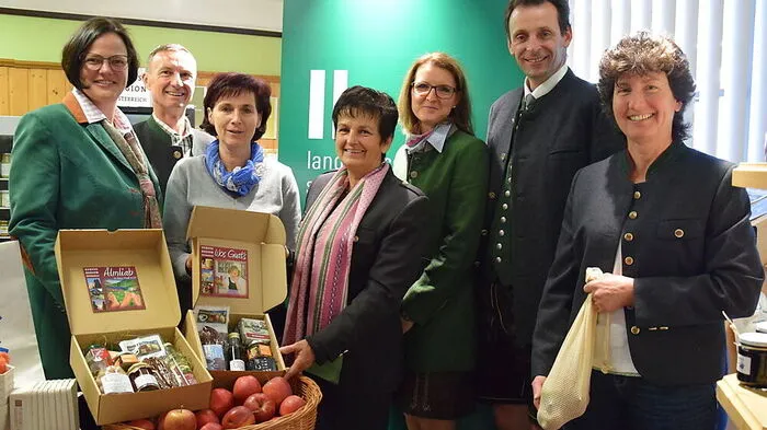 Vertreter der Bauernkammer Liezen mit den Verantwortlichen des Bauernladens Gröbming