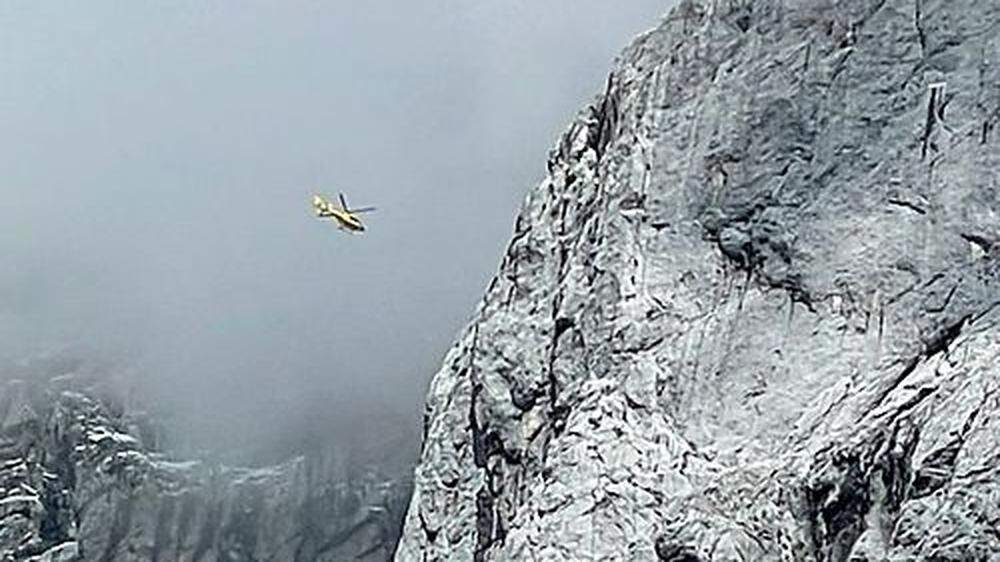 Zwei Hubschrauber - darunter einer des ÖAMTC - suchten nach vermisstem Alpinisten