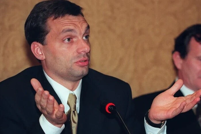 Orbán war einer der Gründer von Fidesz im Jahr 1988, zog 1990 ins Parlament ein und wurde Fraktionsvorsitzender.