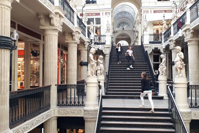Die Passage Pommeraye ist eine Einkaufspassage des 19. Jahrhunderts in Nantes. Sie besticht durch ihren offenen Stiegenaufgang.