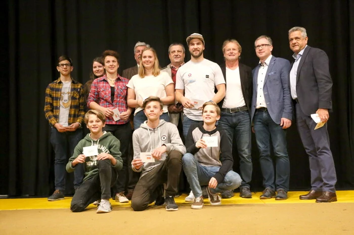 ... der gemeinsam mit Vizebürgermeister Martin Kulmer (2. von rechts) ... 