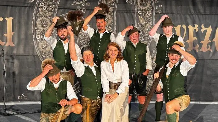 „D‘Hochtausinger“ mit der österreichischen Botschafterin Yvonne Tončić-Sorinj