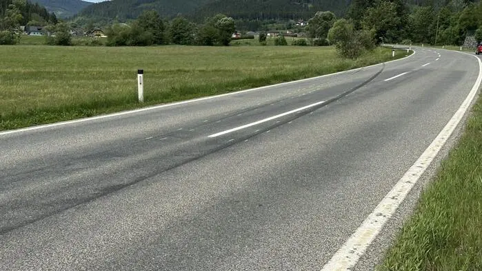 An dieser Stelle kam der Wagen von der Straße ab