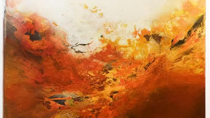Die Schau zeigt farbenreiche Werke in Acrylmischtechnik und lädt zur Auseinandersetzung mit Licht, Farbe und Emotion ein.