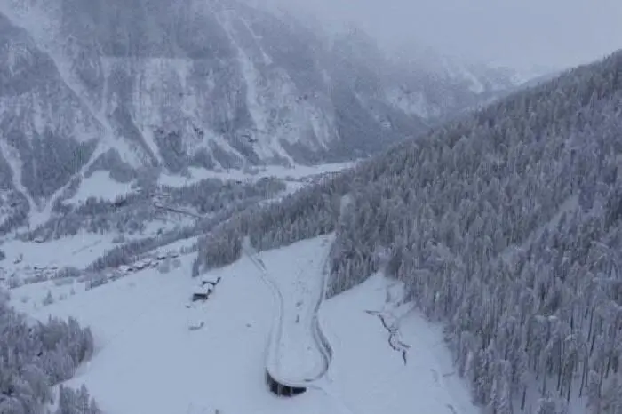 Schnee und Schneeregen führten erneut zu teil massiven Behinderungen auf den Straßen in Kärnten und Osttirol.