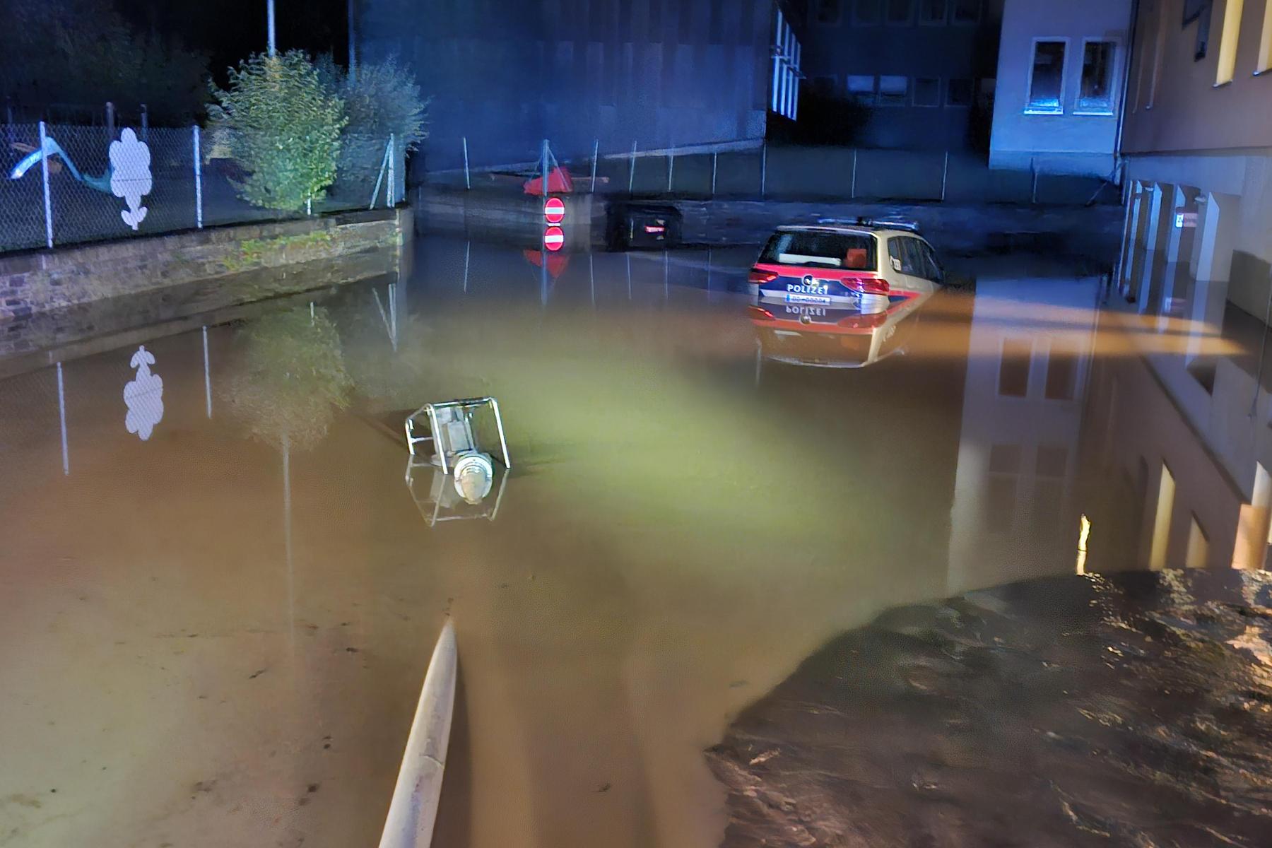 Überschwemmungen: Schwere Unwetter im Lavanttal: Gefährliche Rettung eines Lkw-Lenkers 