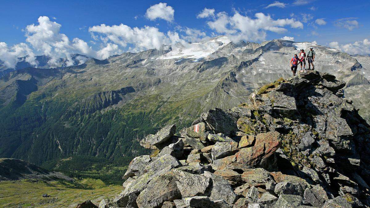 Am Weg zum Großen Hafner ist die Hochalmspitze, die Königin der Hohen Tauern zu sehen