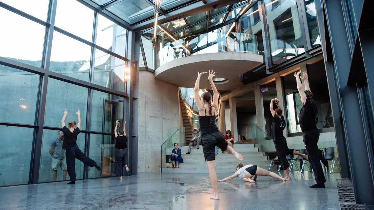 Das Domenig Steinhaus öffnet sich für ein Labor für internationale Choreografinnen und Tänzerinnen wie Tänzern