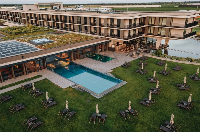 Das Scheiblhofer THE RESORT ist Teil der Scheiblhofer World | Neben dem Hotel gehören zur Scheiblhofer World auch ein Bed & Breakfast, das Weingut und ein Restaurant in Andau