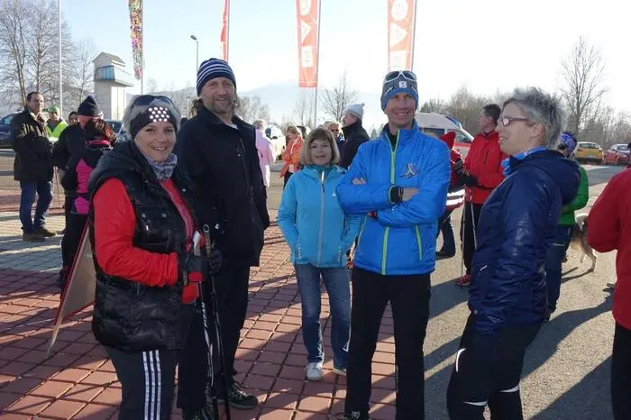 Für die Läufer (7,5 Kilometer) und Nordic-Walker (5 Kilometer) ging es quer durch die Stadt zum Gasthaus Laingerhof, wo eine Labestation für die Teilnehmer kleine Imbisse und Getränke bereit hielt.