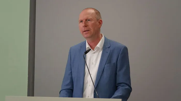 Geschäftsführer Fred Schlögl informierte zum Erlebnisbad
