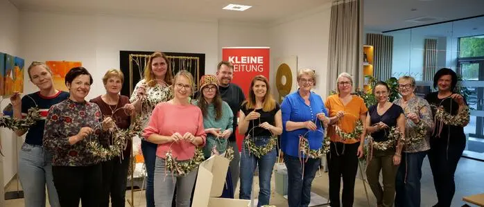„Sehr entspannend“ fand so manche Teilnehmerin den Blumenkranz-Workshop im Regionalbüro