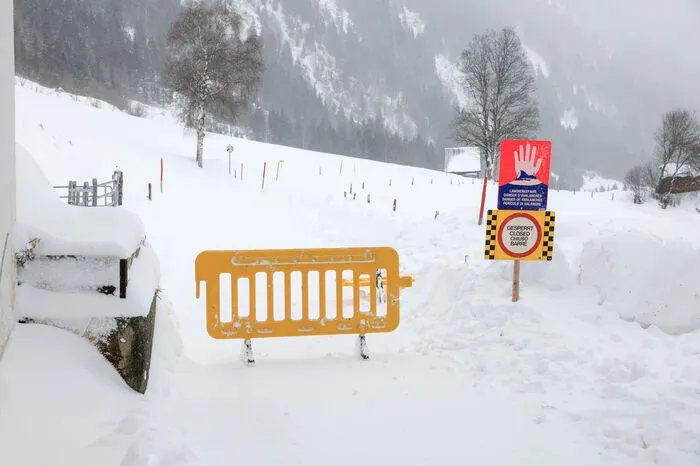 Straßensperre im Untertal beim Gasthof Tetter