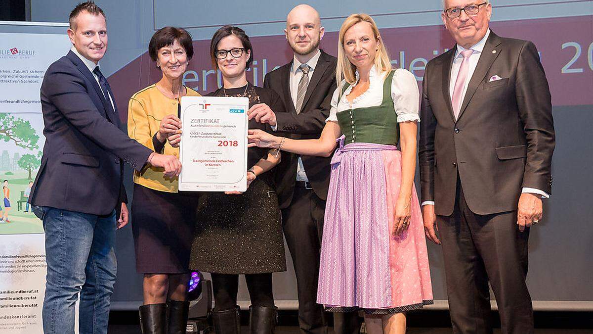 Alfred Riedl, Bogner-Strauß, David Hagen, Projektleiterin Isabella Breiml, Stadträtin Renate Dielacher und Auditbeauftragter Peter Schiestl (von rechts)