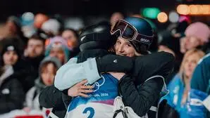 Anna Gasser jubelte mit den Medaillengewinnerinnen