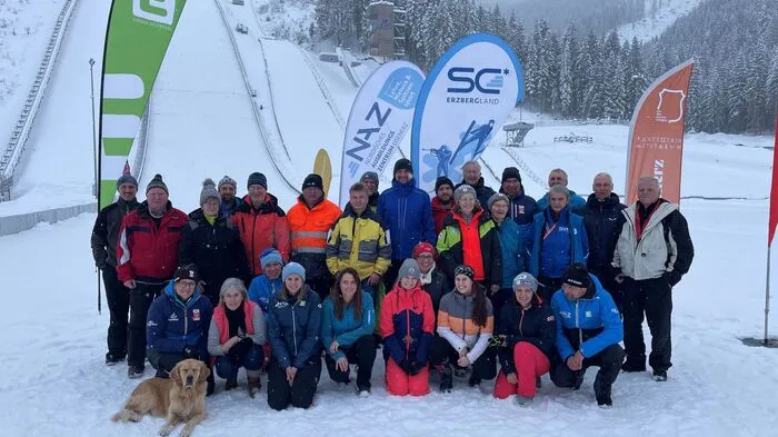 Ein intensives, schnee- und arbeitsreiches, aber ebenfalls erfolgreiches Continental Cup-Wochenende für Skispringerinnen und -springer ging in der Erzberg Arena in der Eisenerzer Ramsau über die Schanzen.    