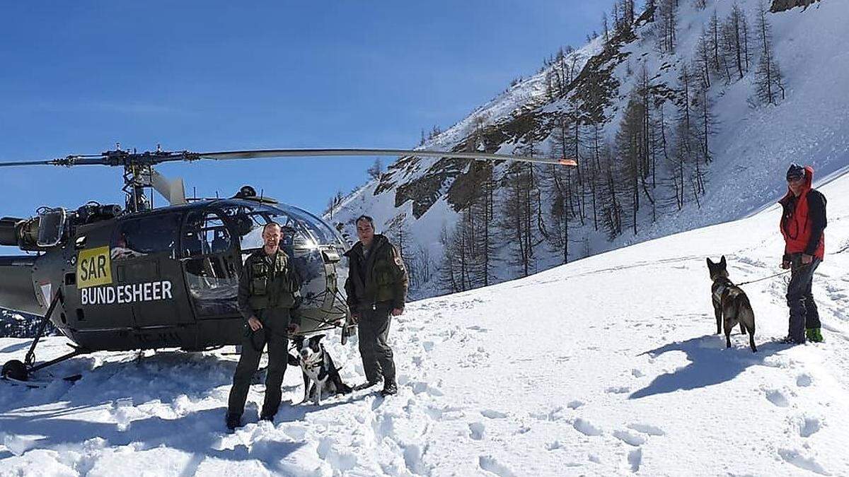 Der Bundesheerhubschrauber mit  Rettern