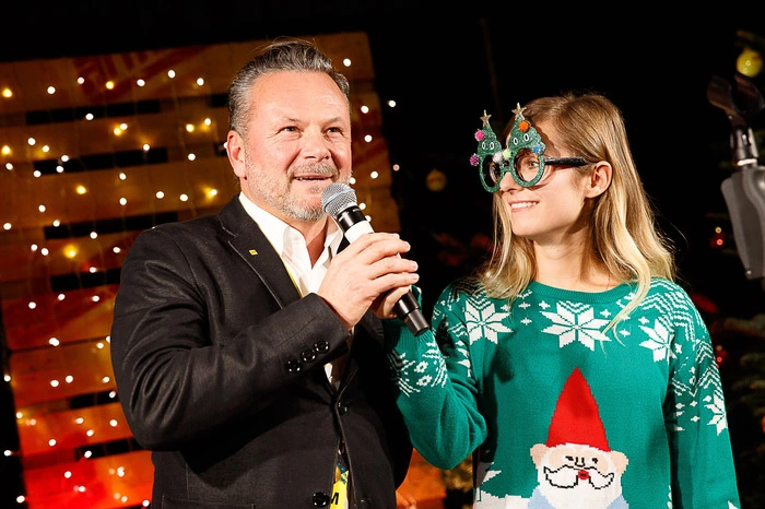 ... Geschäftsführer Gottfried Bichler freute sich über die Spendenfreude der Hörer ...