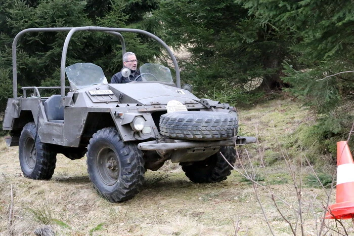 Auch wenn es keinen Schnee gibt: 49 Motorsportbegeisterte aus Deutschland, der Schweiz und Österreich kamen am Freitag mit ihren historischen Geländewagen angereist. 