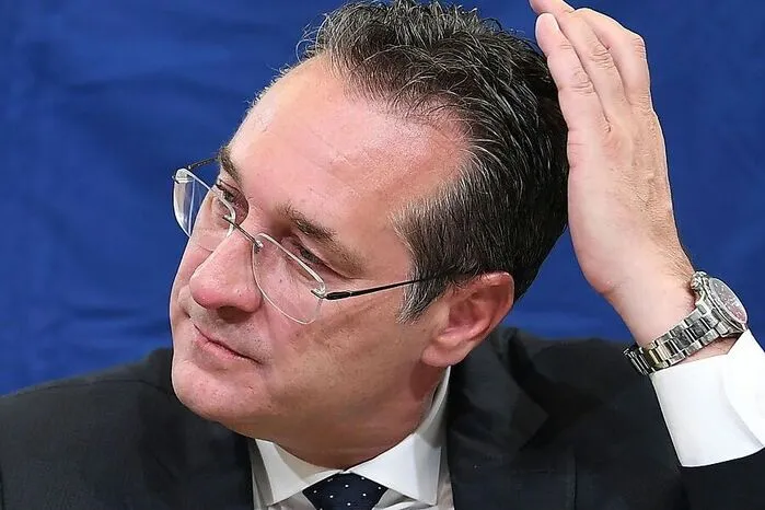 "Da wurde im wahrsten Sinn des Wortes in den politischen Müll gegriffen." ... was FPÖ-Chef Heinz-Christian Strache wenig freut.