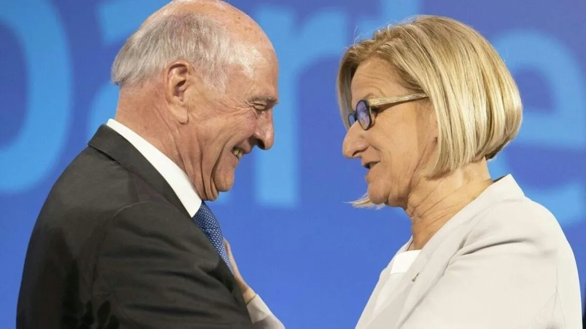 Erwin Pröll gratuliert seiner Nachfolgerin Mikl-Leitner