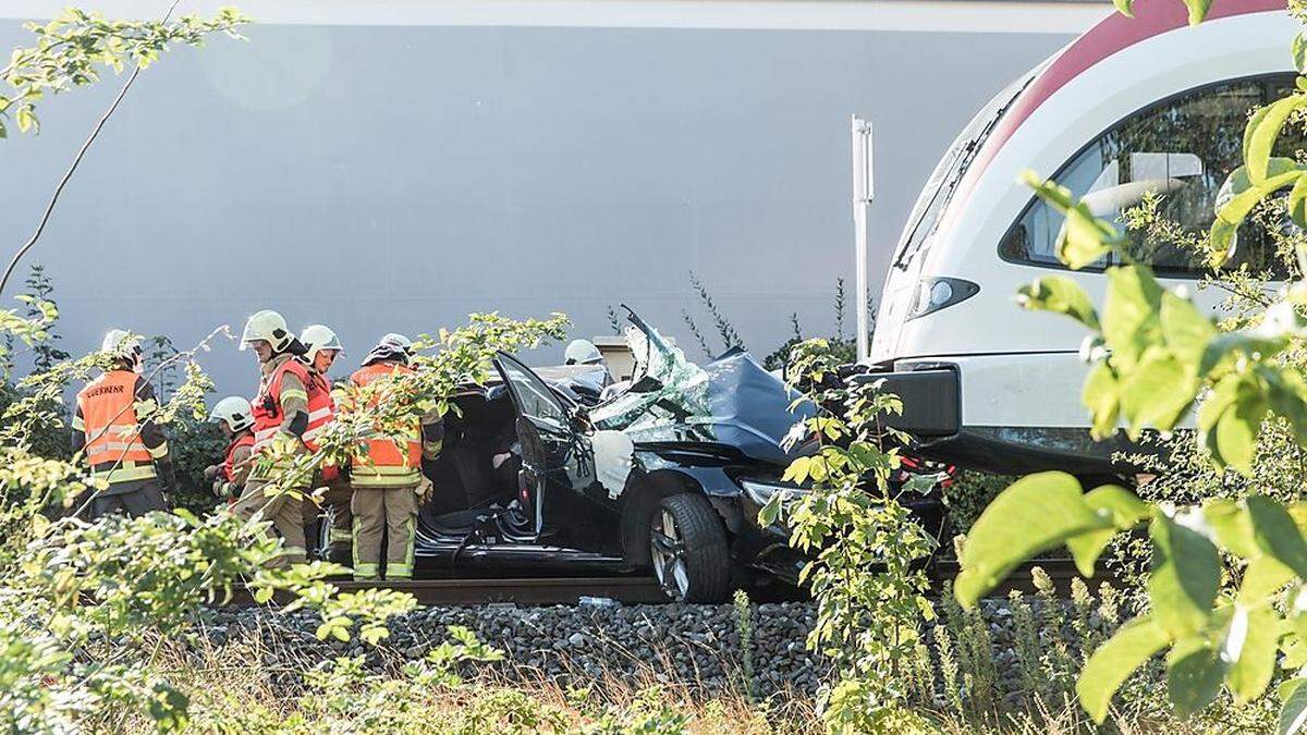 Am unbeschrankten Bahnübergang kam es zum Unfall