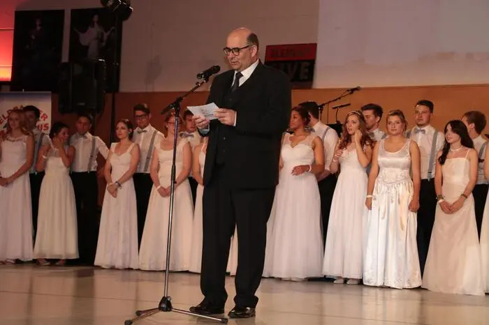 Direktor Gunter Wilfinger begrüßte den Bürgermeister der Stadt Feldbach, Josef Ober, sowie den Landtagsabgeordneten Franz Fartek und eröffnete feierlich den Ball.