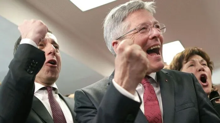 Jubel bei Kaiser und SPÖ-Chef Kern, der zum Gratulieren angereist war 