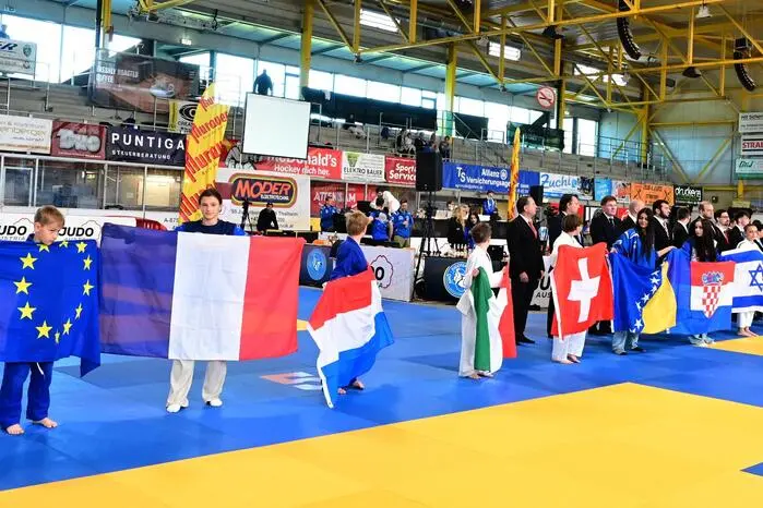 Insgesamt 1375 Athletinnen und Athleten aus 17 Nationen und 69 Vereinen nahmen an dem vom Judoclub Zeltweg organisierten Bewerb teil. 
