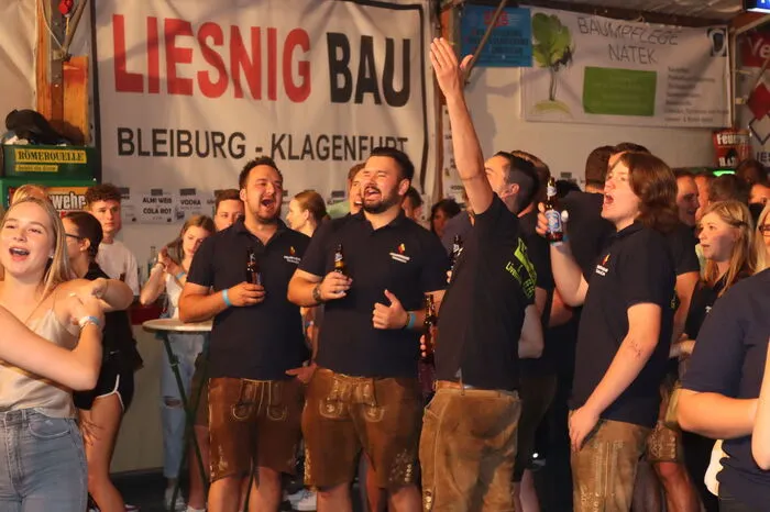Wer gerade nicht tanzte hat eben mitgesungen zu den bekannten Hits wie "Maria" oder "Christin".