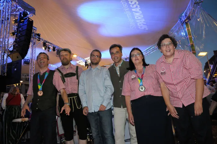 Bgm. Nagl empfing die erfolgreichen Special-Olympics-Athleten aus Los Angeles: Wolfgang Pfingstl, Matthias Schwarz, Barbara Sablatnig und Andrea Edegger mit Betreuer Thomas Köpplinger (Mosaik).