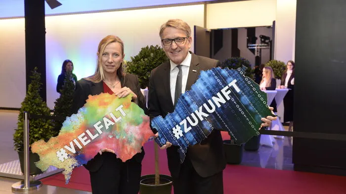 Ministerin Juliane Bogner-Strauß und Hausherr WK-Präsident Josef Herk