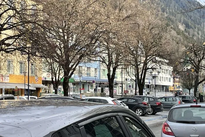 Die Autos sollen vom Hauptplatz wegkommen, Alternativen werden gesucht