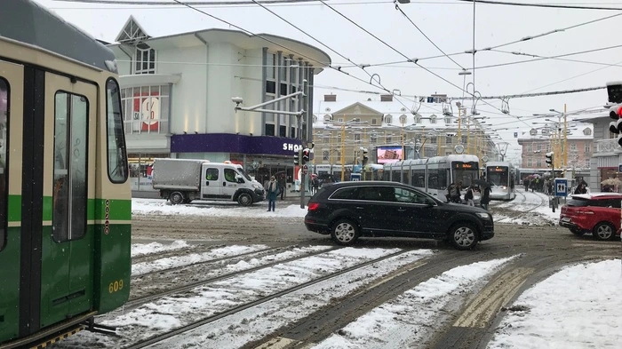 Einige Zentimeter Neuschnee sorgten Mittwochfrüh in Graz für Verkehrs-Chaos, aber auch für tolle Winterstimmung.